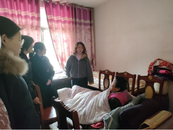 春風(fēng)送暖巾幗行 情系群心送溫暖 —— 岳西縣婦聯(lián)副主席、天鵝集團(tuán)婦聯(lián)主席儲小瓊赴四鄉(xiāng)鎮(zhèn)慰問困難婦女與困境兒童